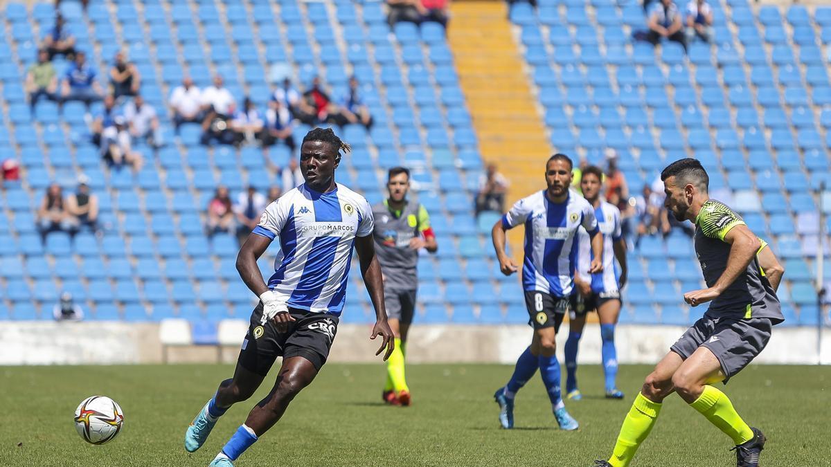 Bikoro durante el último partido en el Rico Pérez