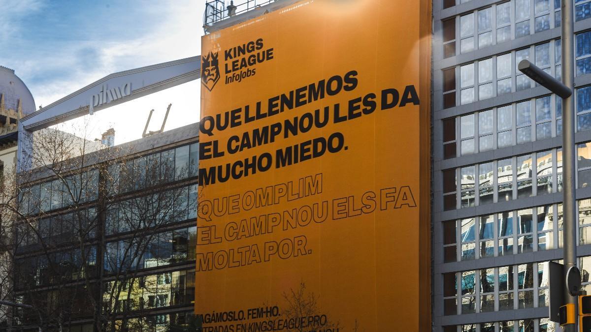 La pancarta con el mensaje &quot;Que llenemos el Camp Nou les da mucho miedo&quot; | Kings League