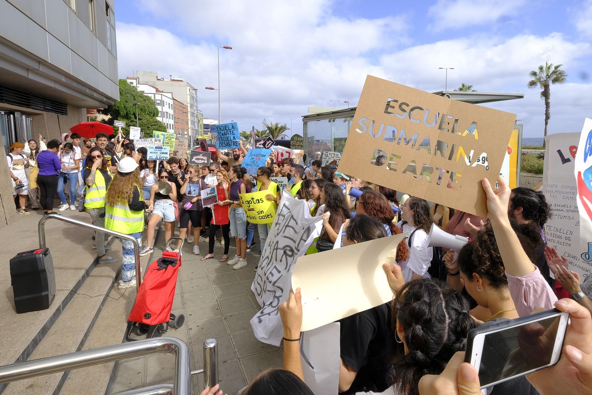 Protesta de los alumnos de la Escuela de Arte y Superior de Diseño Gran Canaria
