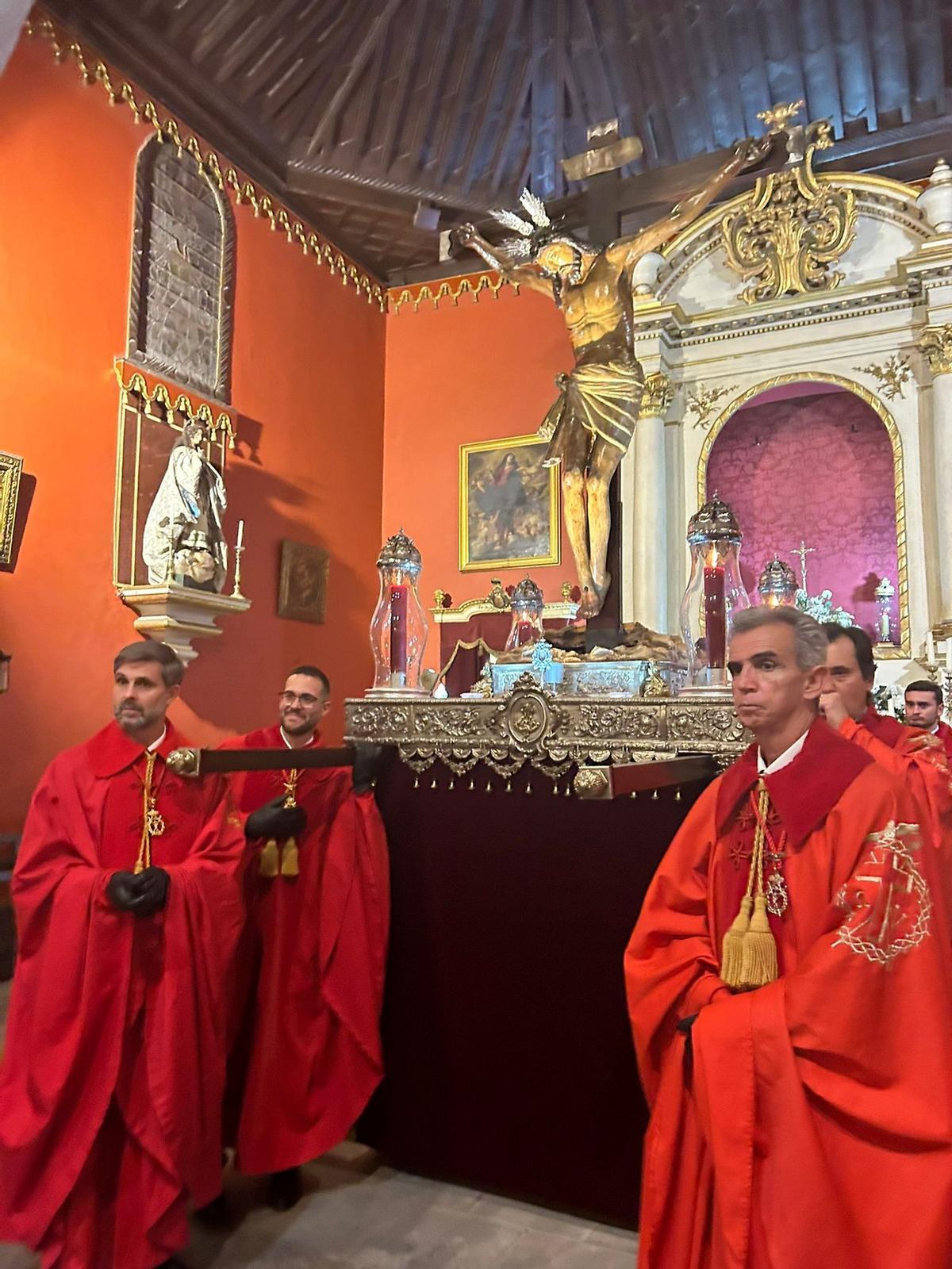 Imagen de uno de los momentos de la procesión del Cristo del Buen Fin de este viernes, en Las Palmas de Gran Canaria.