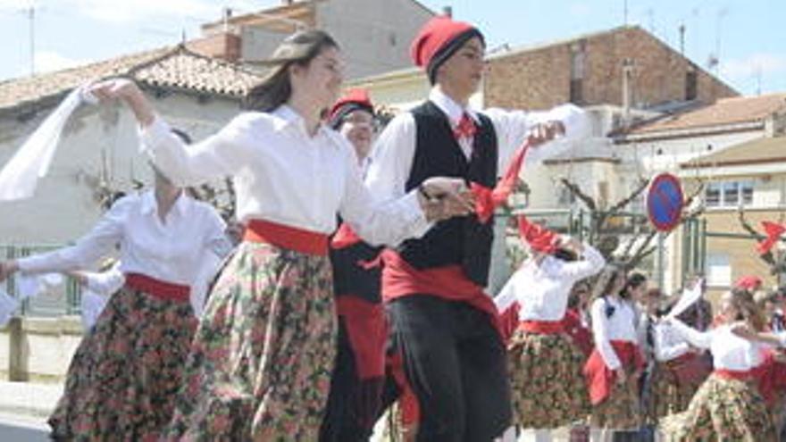 Callús inaugura el monument a la ballesta