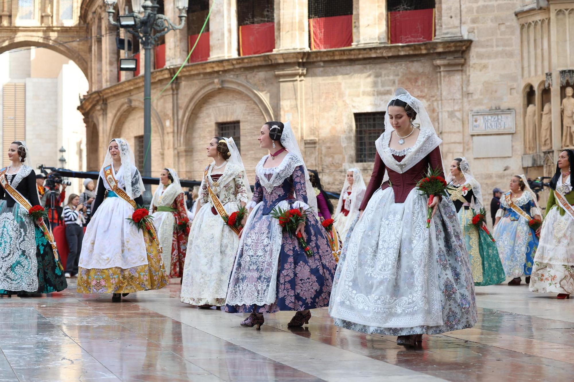 Ofrenda 18 de marzo. Calle San Vicente (16-17 horas)