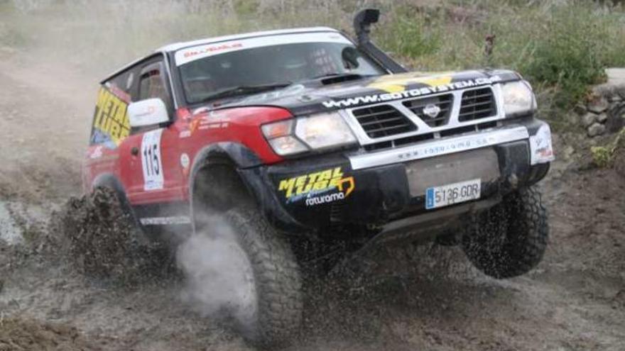 El coche del equipo Metal Lube en plena acción en Montilla.