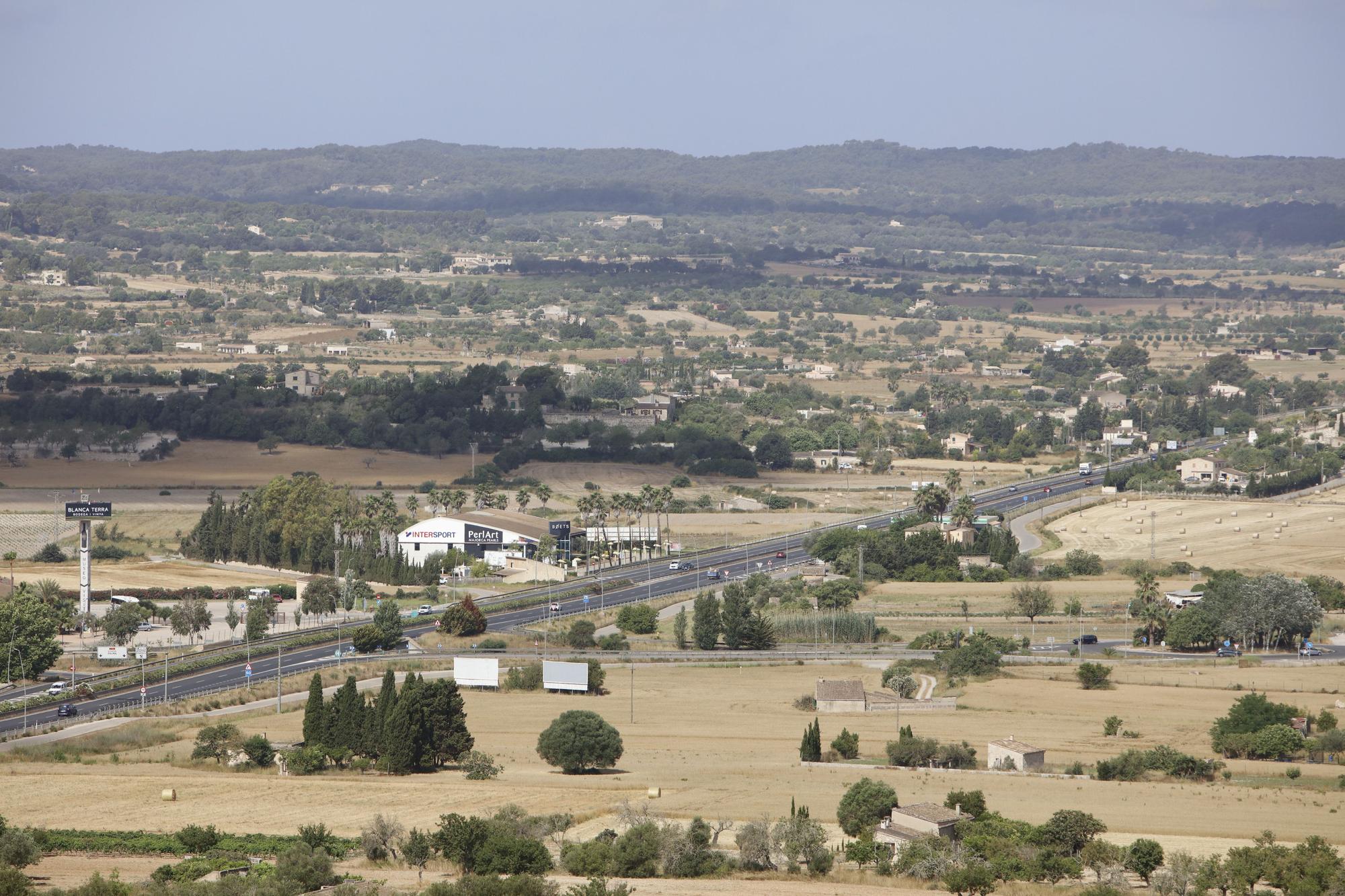 Blick auf die Ma-15 vom Puig de Sant Miquel