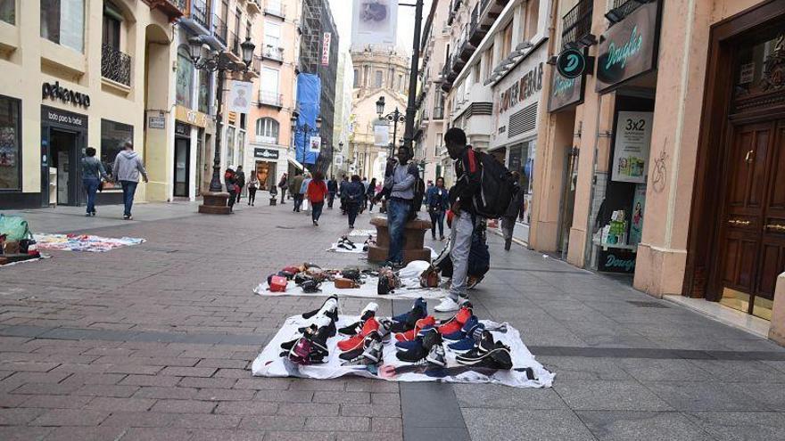 Refuerzo policial por la presencia de manteros en el centro