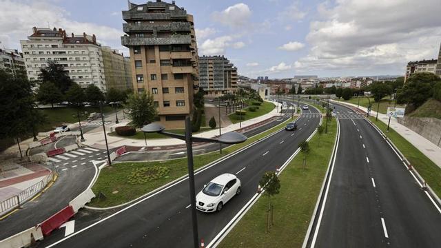 Las obras de la Ronda Sur, ayer, vistas desde el puente de Melchor García Sampedro. | IRMA COLLÍN