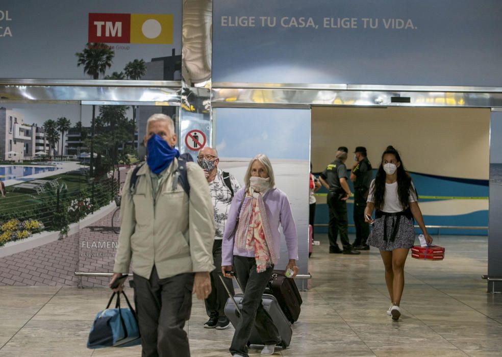 El aeropuerto estrena la temporada alta turística con 552 vuelos hasta el domingo y 60.000 pasajeros