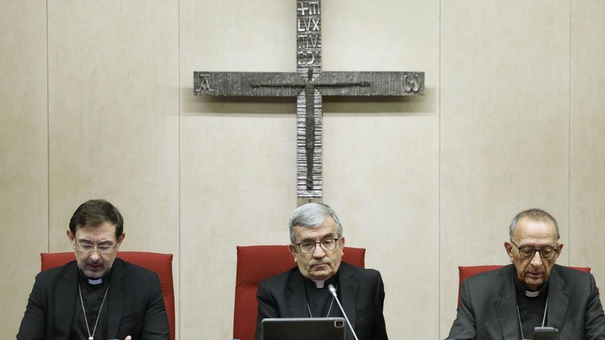 Luis Argüelle, en el centro, durante la Asamblea Plenaria de la Conferencia Episcopal. |  Efe
