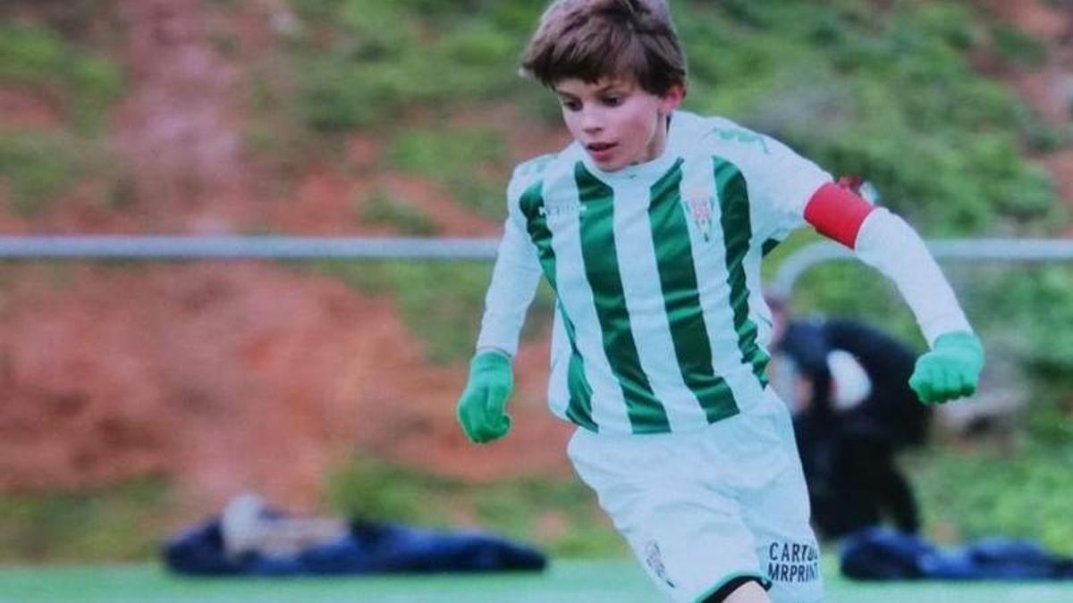 Only write the title, nothing else. Andrés Cuenca Returns to Córdoba: From Childhood Dreams to Professional Success at El Arcángel