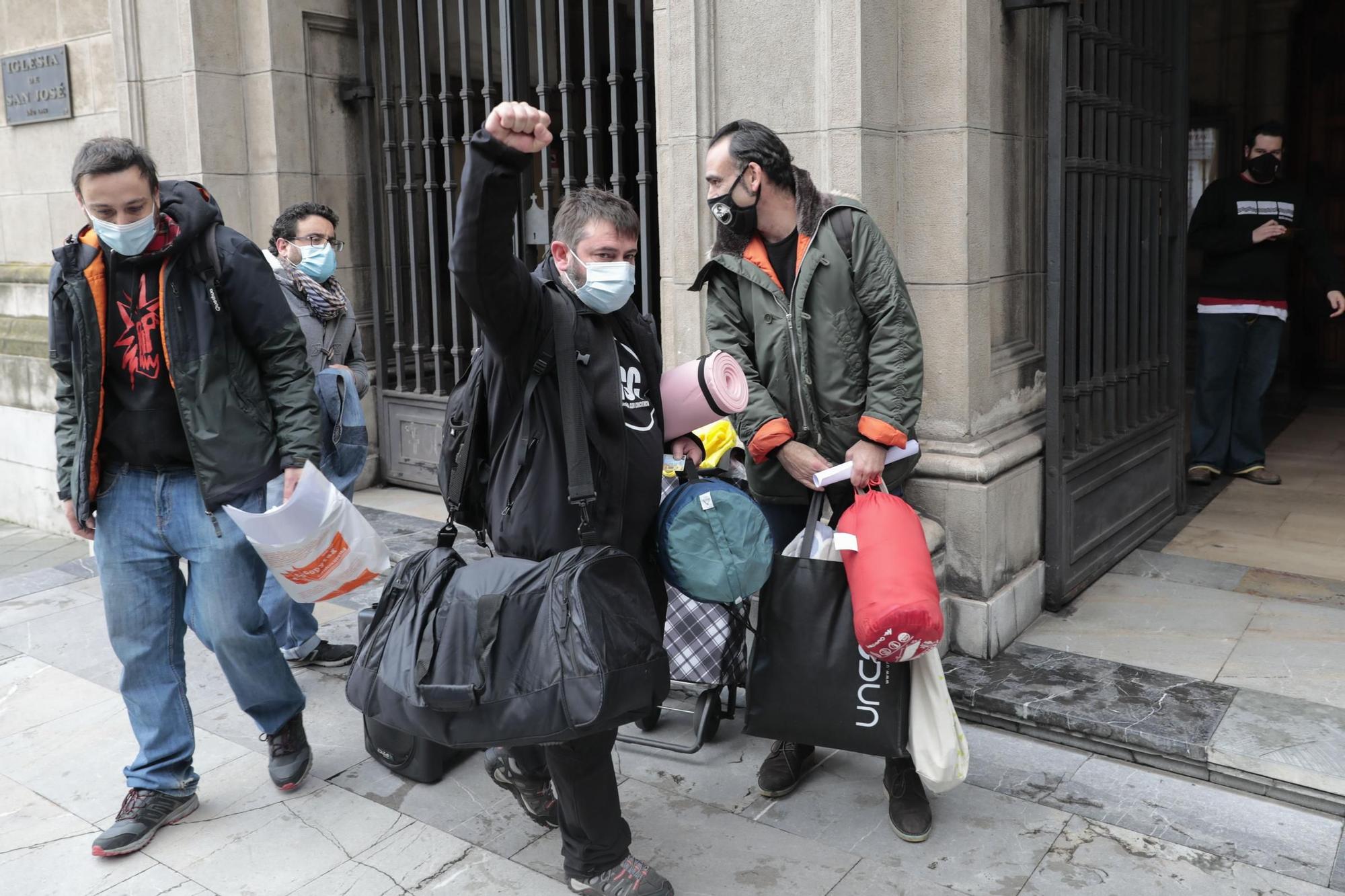 Nuevo encierro de hosteleros en Gijón, en la iglesia de San José