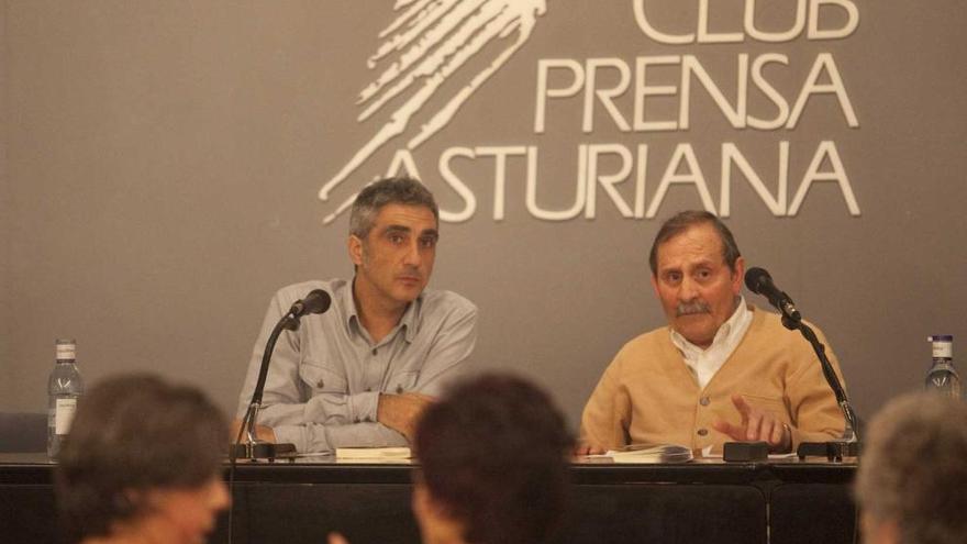 Iván Vélez, a la izquierda, junto a Tomás García durante la presentación de ayer.