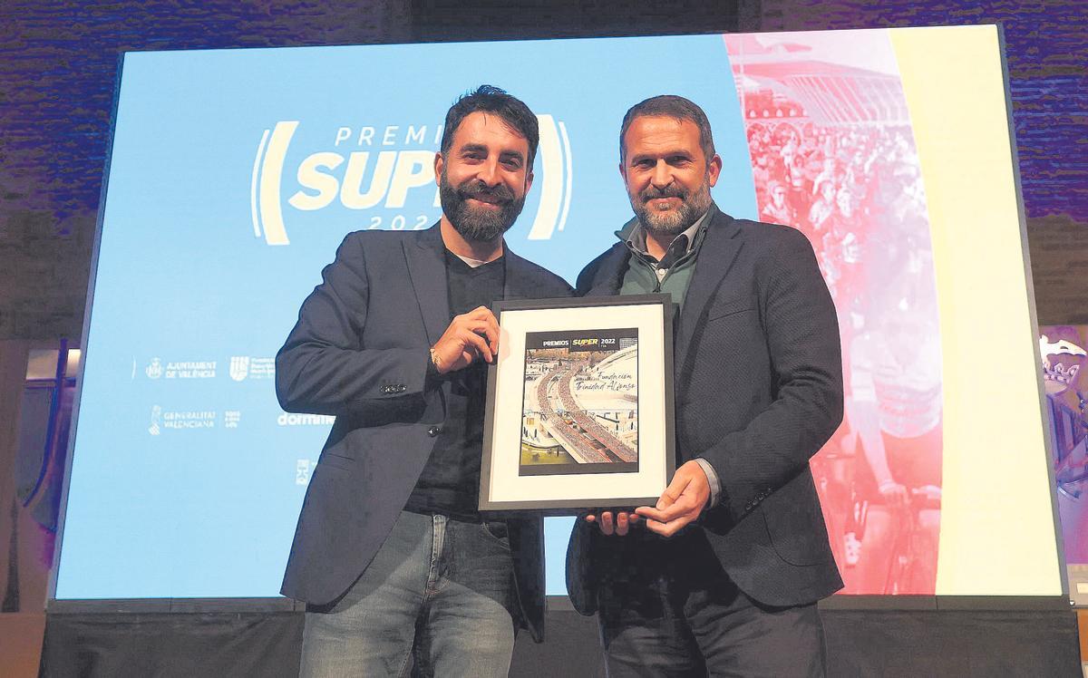 Álex Heras recogió el premio Polideportivo