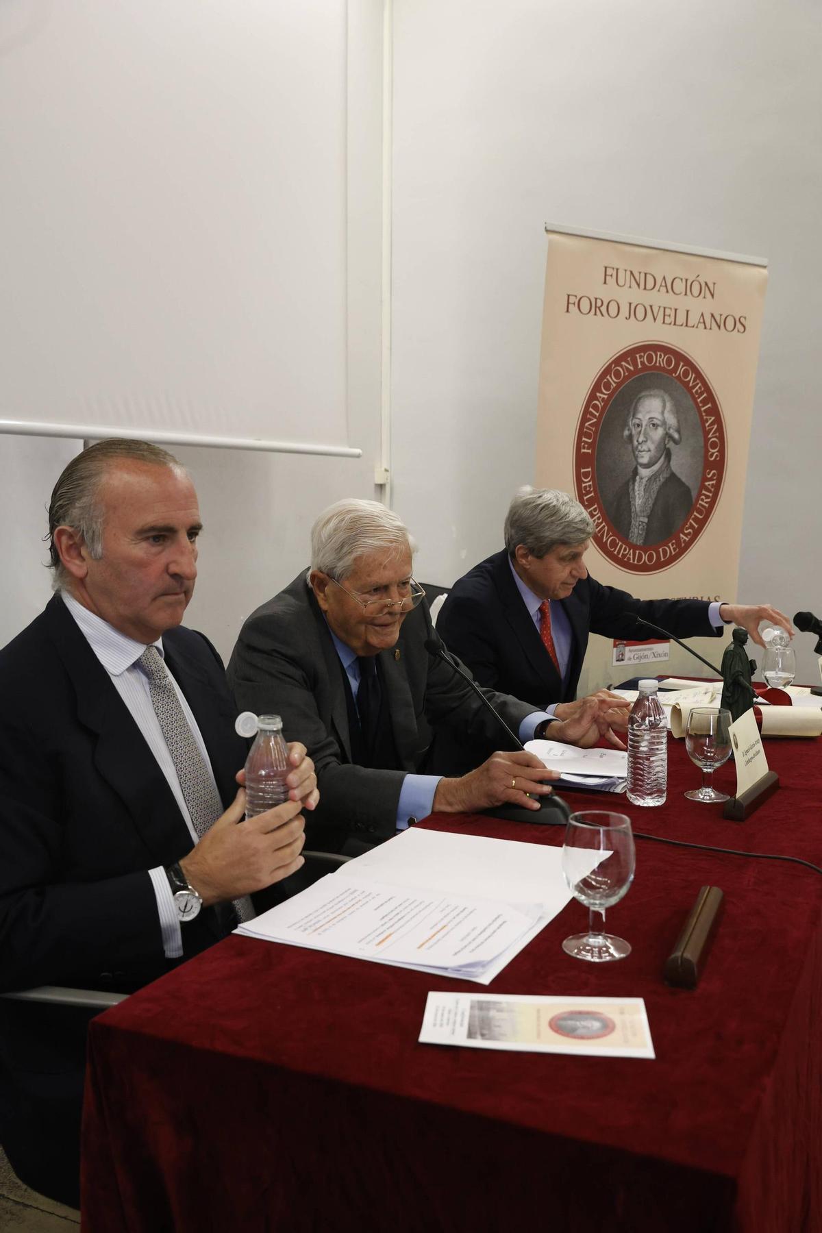 José Luis García Delgado, patrono de honor del Foro Jovellanos (en imágenes)