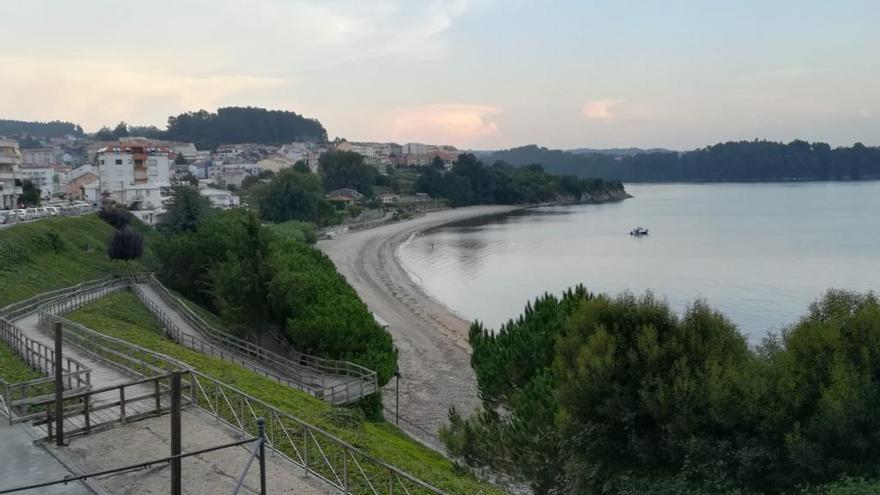 Vista de la playa de A Ribeira, en el concello coruñés de Miño.