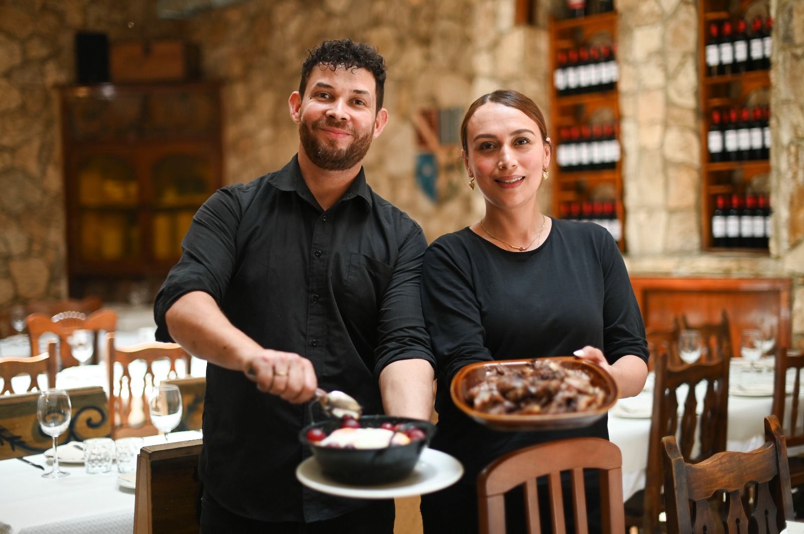 En imágenes | El Torico, el mesón de Zaragoza que triunfa con su brasa en medio del salón