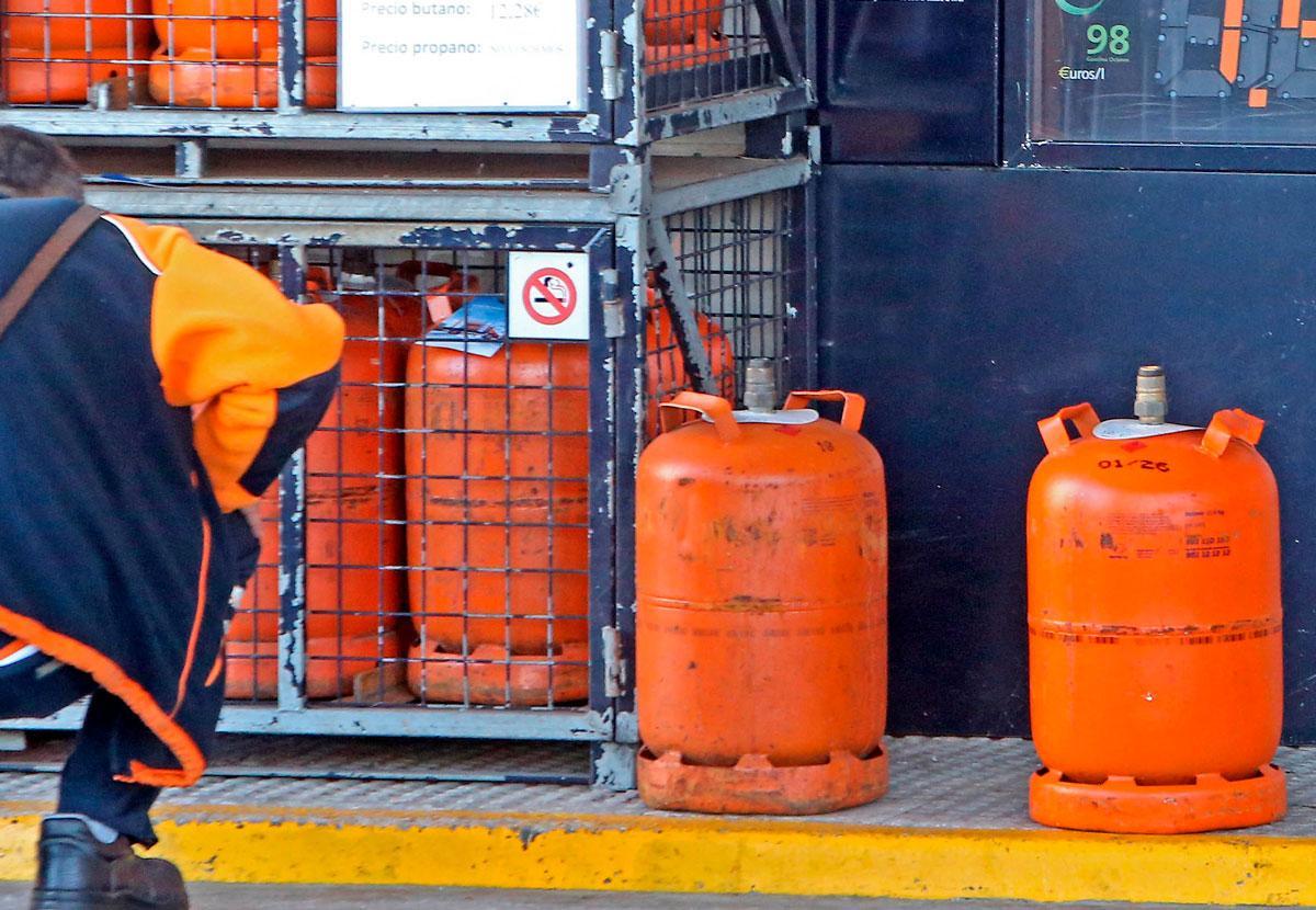 Un conjunto de bombonas de butano, en una imagen de recurso.