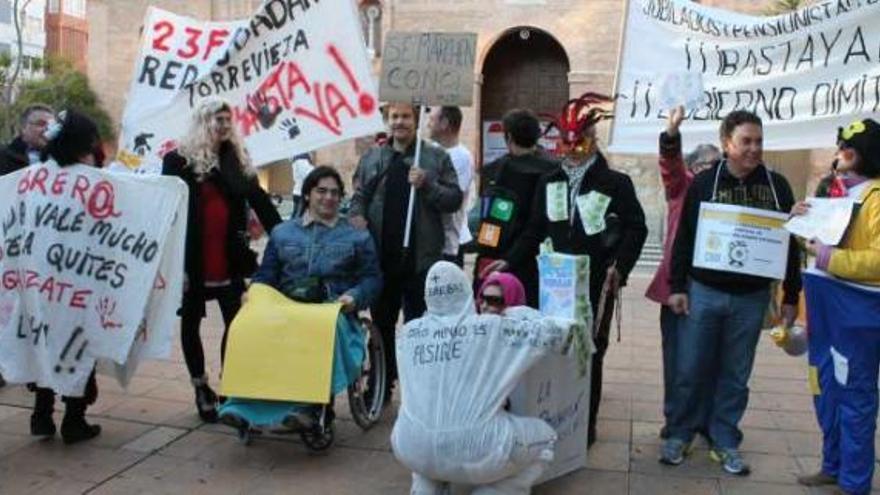 Miles de personas exigen en las calles el final de los recortes y la corrupción