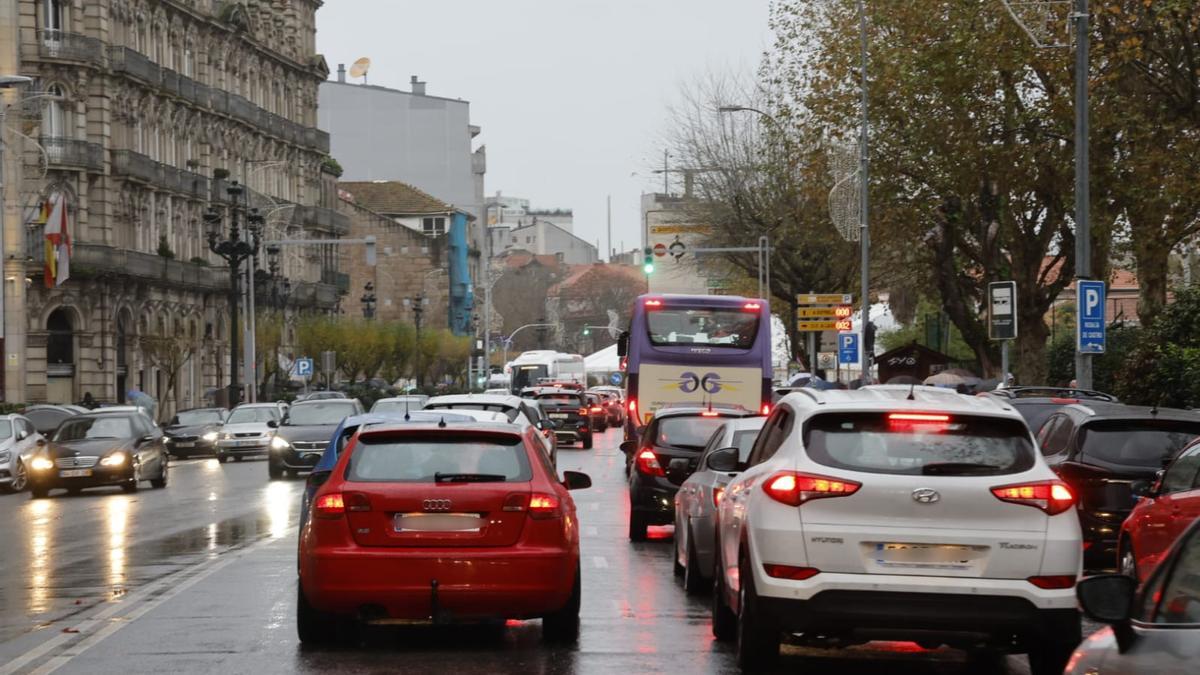 Atascos en el centro de Vigo en el día de la Inmaculada Concepción