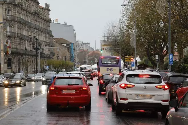 Atascos en el centro de Vigo en el día de la Inmaculada Concepción