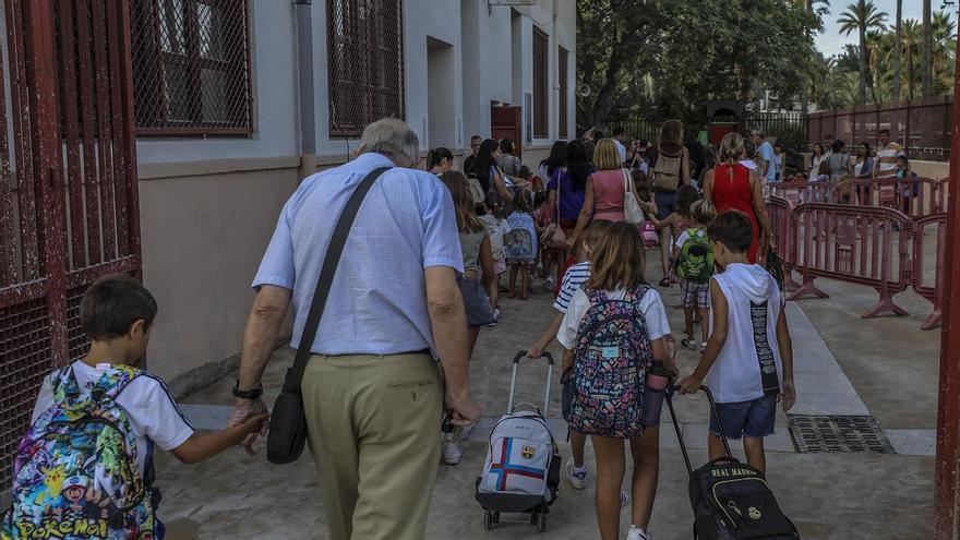 Familias denuncian ante el Síndic el punto extra que dan los colegios de Alicante para seleccionar alumnos &quot;por discriminación&quot;