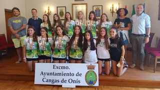 Nuevo éxito internacional del CV Cangas de Onís: campeonas del Torneo de Voleibol de Espinho (Portugal)