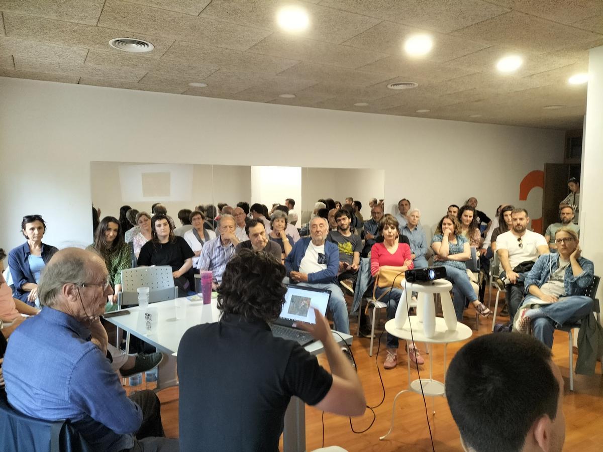 Mesa redonda sobre parques solares organizada por la Assemblea Popular de Son Sardina.