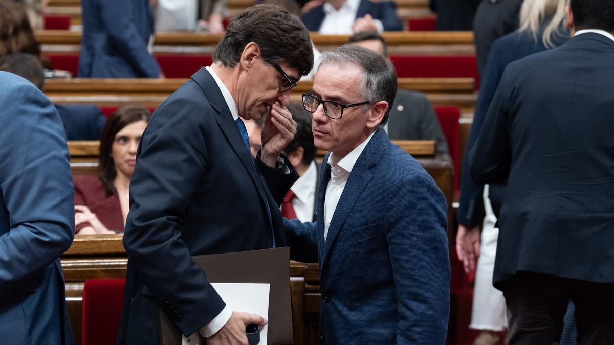 Hükümet, parlamentoda bir aksilikten kaçınmak için sel alanlarında yeni bir kamp kararnamesi ile Müzakeresi yapıyor