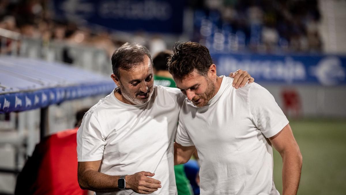 Kiko Ramírez junto a Ibai Gómez en el Ibercaja Estadio este domingo.