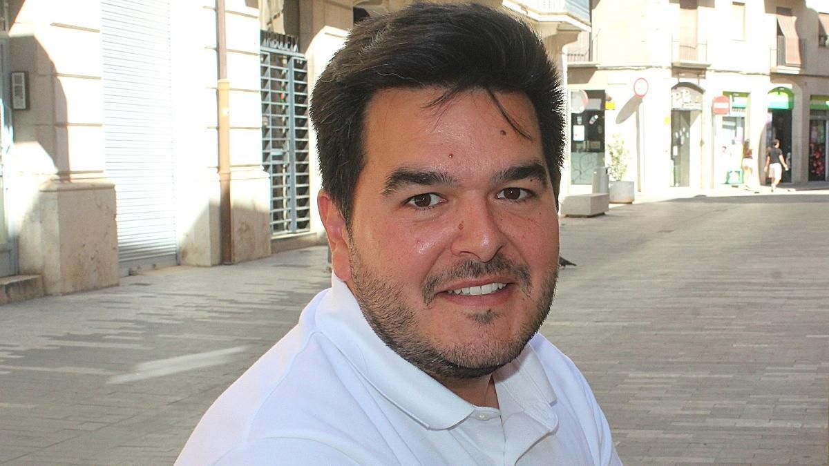 El professor i candidat Javi Martín fotografiat al carrer Muralla.