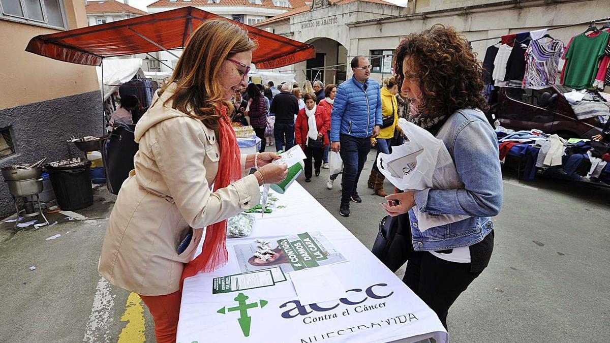 Una jornada informativa de la asociación en Lalín. |   // BERNABÉ/JAVIER LALÍN