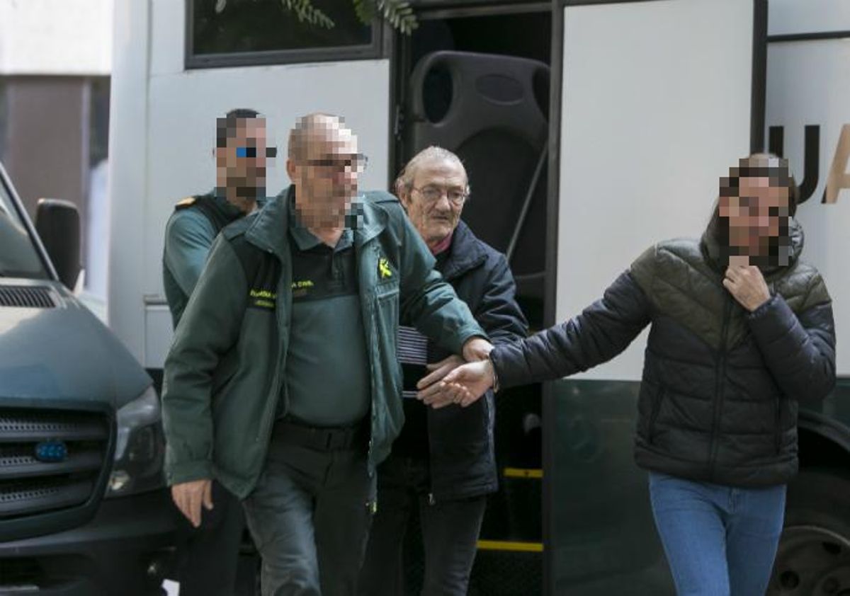 La &quot;viuda negra&quot; de Alicante y su &quot;cuidador&quot; alegan que intentaron socorrer a la víctima