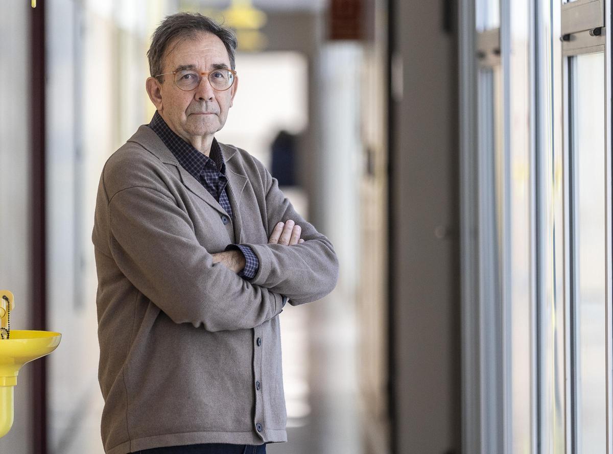 El catedrático Emilio Geijo, en el Instituto de Neurociencias