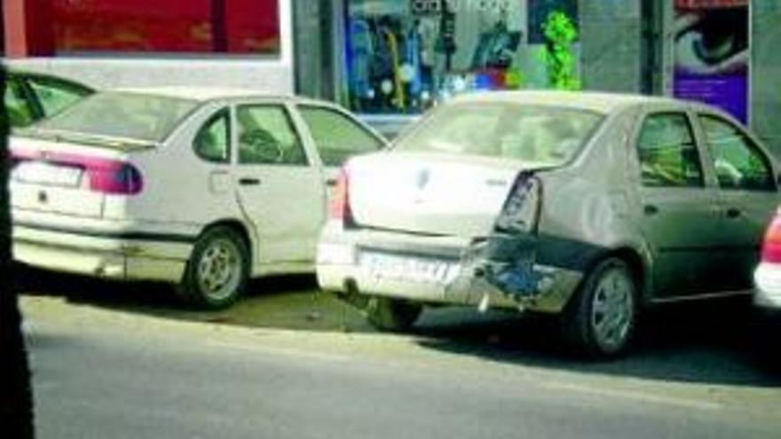 Varios coches resultan dañados en un accidente en la avenida América