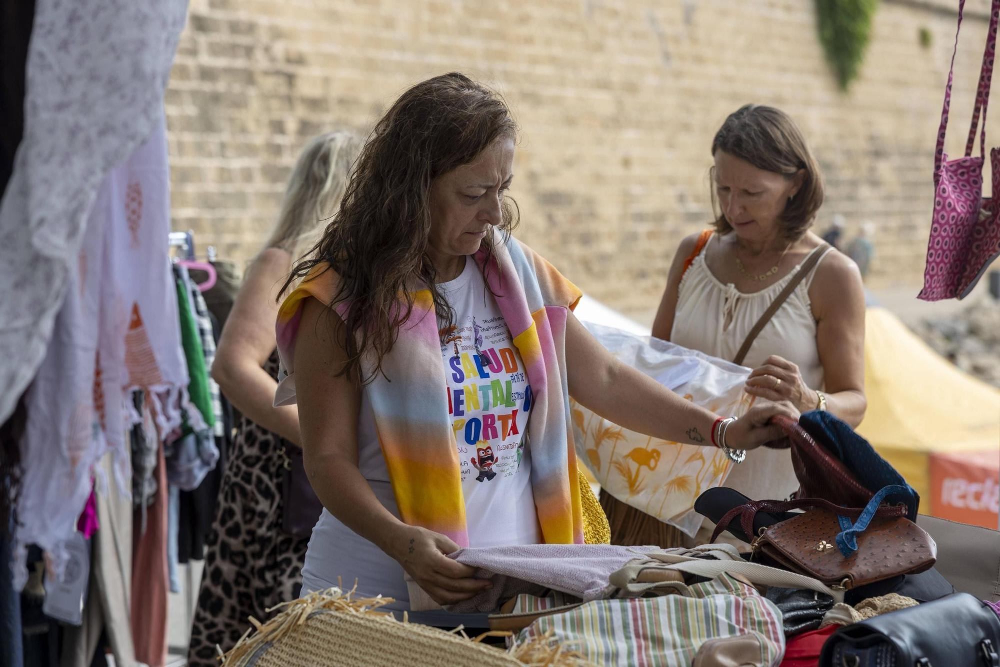 FOTOS | La Fundación RANA celebra su tradicional mercadillo solidario en el Parc de la Mar