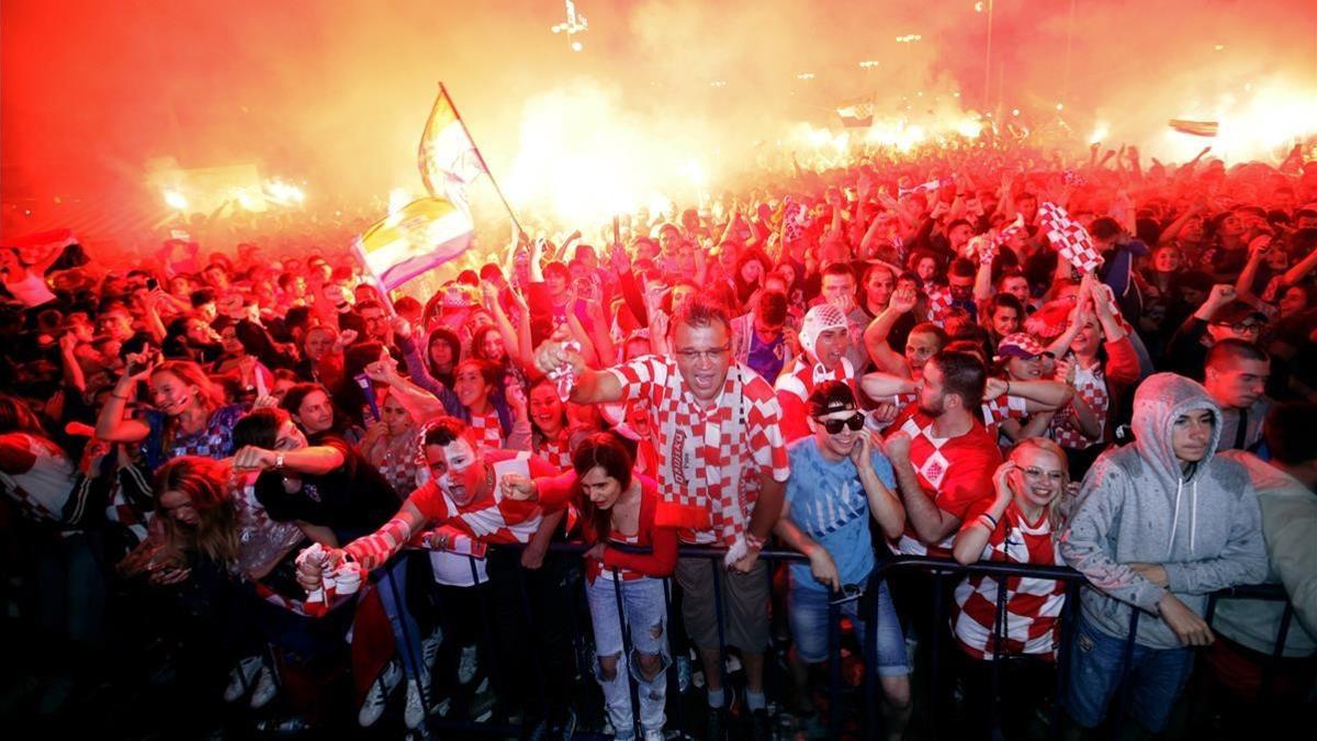 Los aficionados croatas celebrando el pase a la final del Mundial.