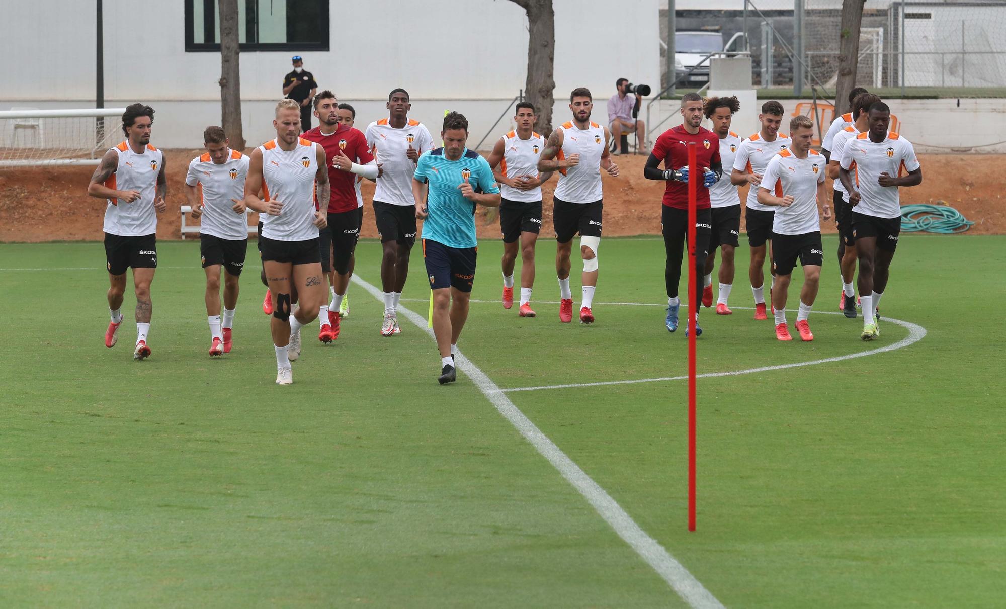 Entrenamiento en dos grupos para el Valencia CF