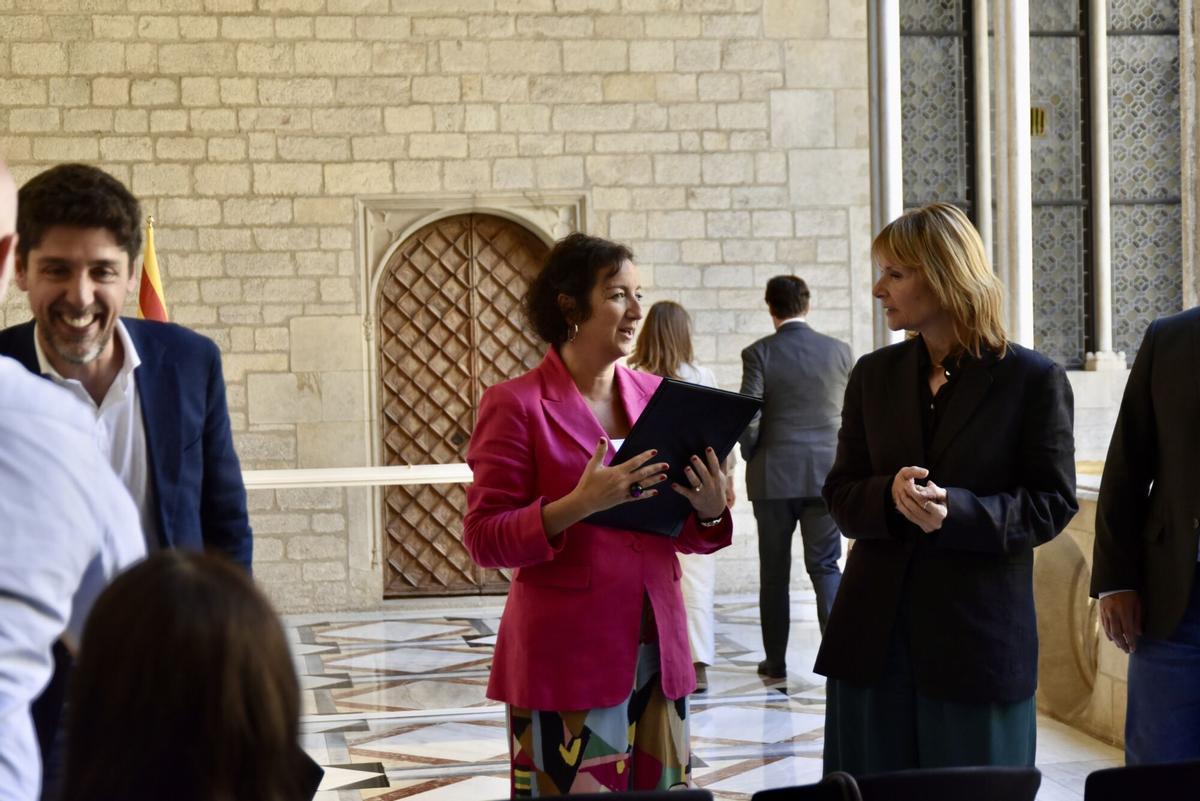 La consellera de Economía y Finanzas Alícia Romero, durante el acto oficial de firma del pacto presupuestario de la Generalitat de Cataluña 2026, en el Palau de la Generalitat, a 21 de mayo de 2026, en Barcelona (España). Este acuerdo parlamentario estratégico consolida la estabilidad de la legislatura catalana al asegurar los apoyos necesarios para sacar adelante las cuentas públicas, centradas en la ampliación del gasto social, vivienda y nuevas partidas económicas acordadas. 21 MAYO 2026 David Oller / Europa Press 21/05/2026. Alícia Romero;David Oller