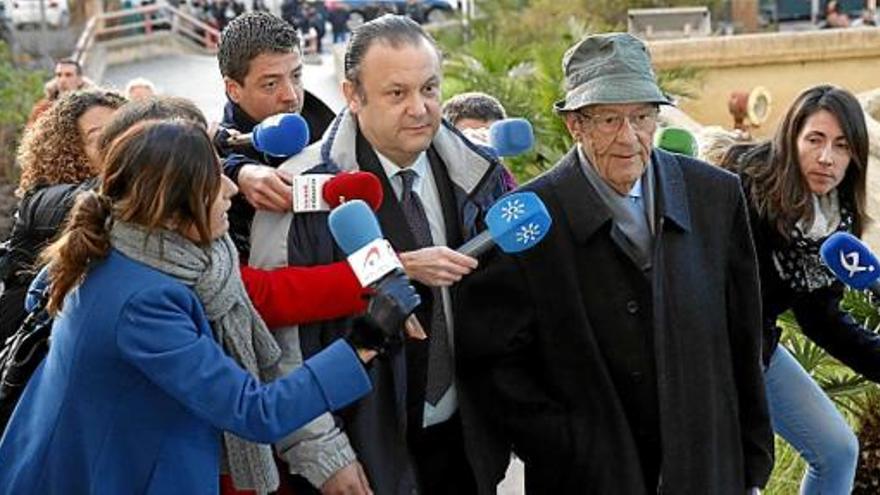 Dos dels acusats pel cas Madrid Arena, ahir, arribant al jutjat