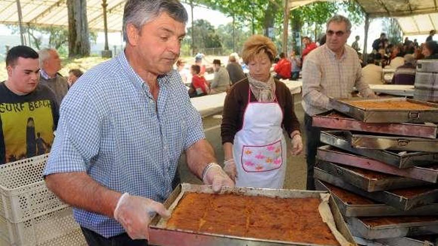 En Salcedo se despacharon numerosas raciones.  // Rafa Vázquez