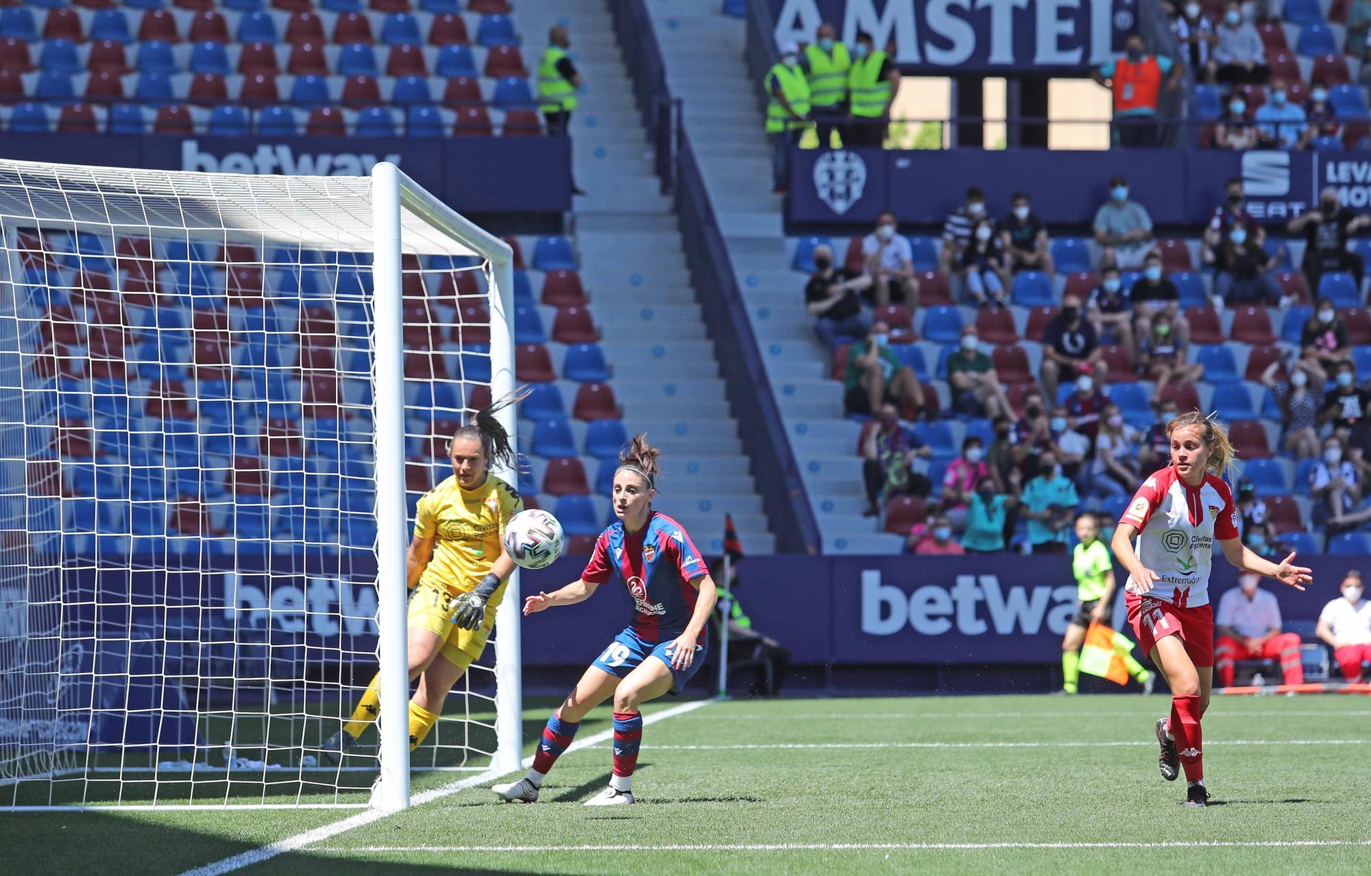 Las imágenes de la vuelta del público al Ciutat de València