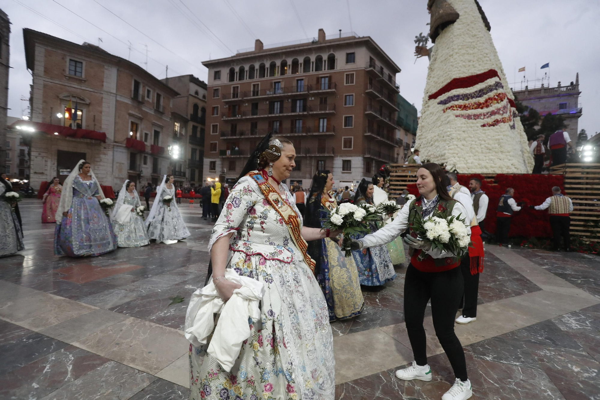 Búscate en el segundo día de ofrenda por la calle de la Paz (entre las 19:00 a las 20:00 horas)