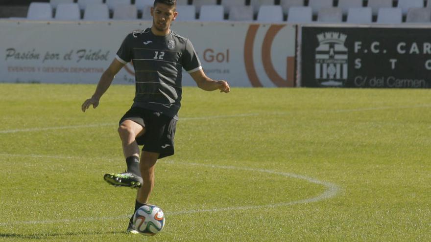 Sergio Jiménez durante una sesión de entrenamiento en el estadio cartagenero.