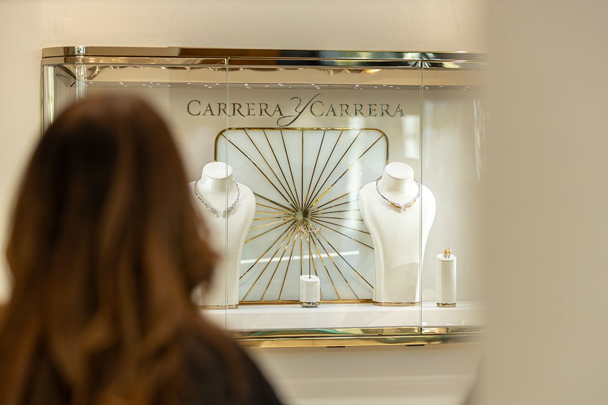 El collar Libre representa las alas de un ave surcando el cielo en libertad.