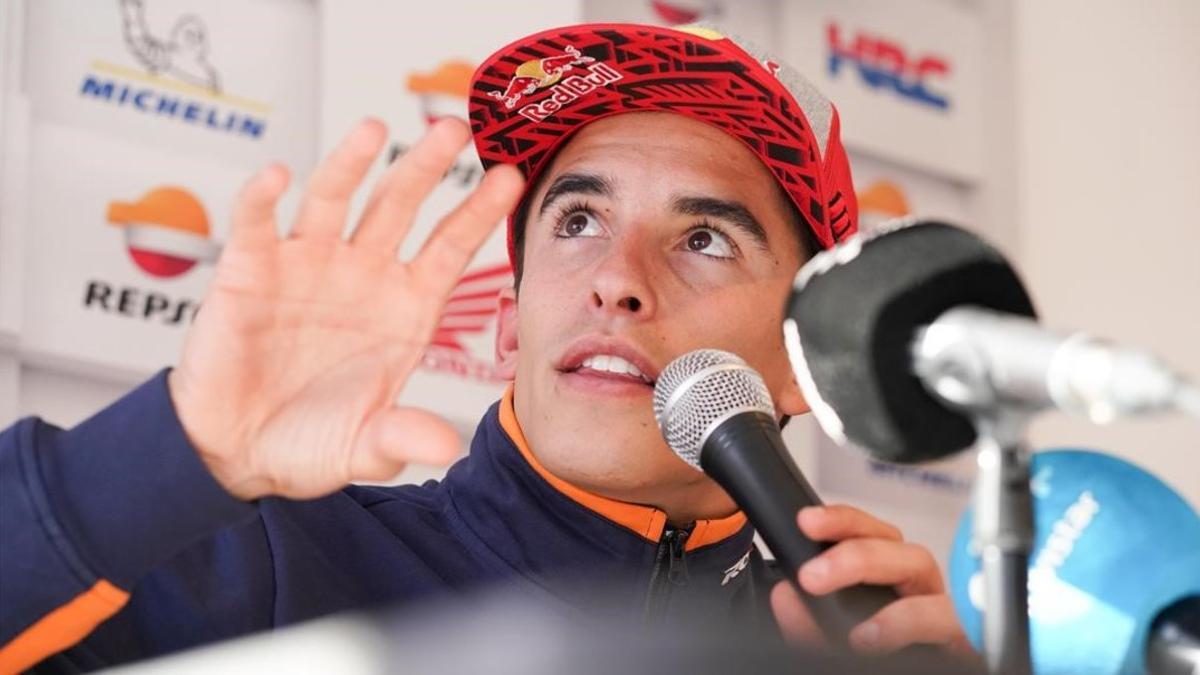 Marc Márquez explica, en el circuito de Phillip Island, su susto con Johann Zarco.