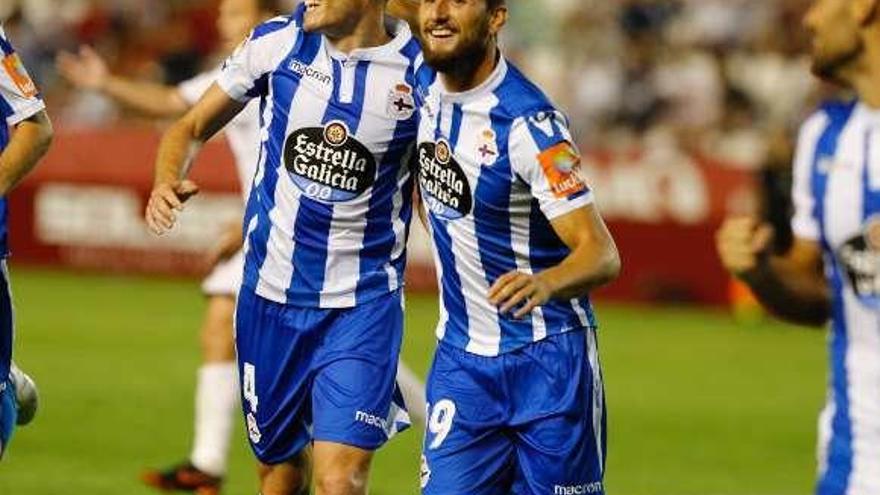 Bergantiños y Borja Valle se abrazan tras el gol coruñés.