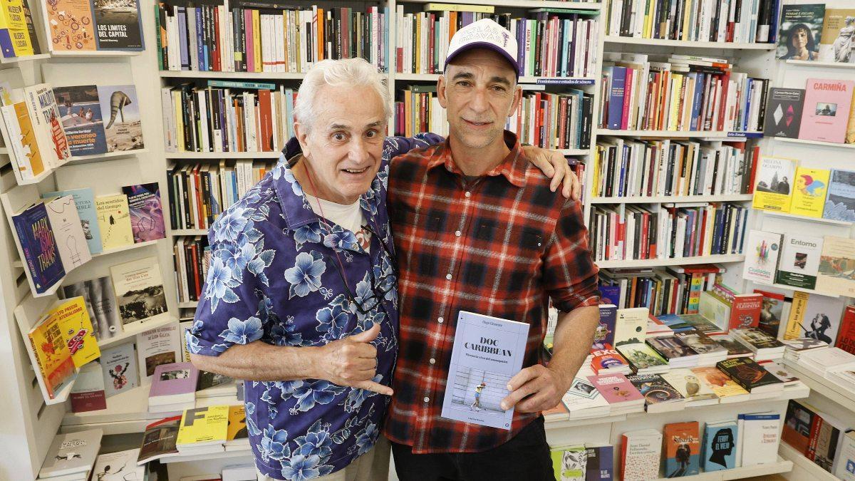 Doc Caribbean y Hugo Clemente en la librería Numax de Santiago con su libro