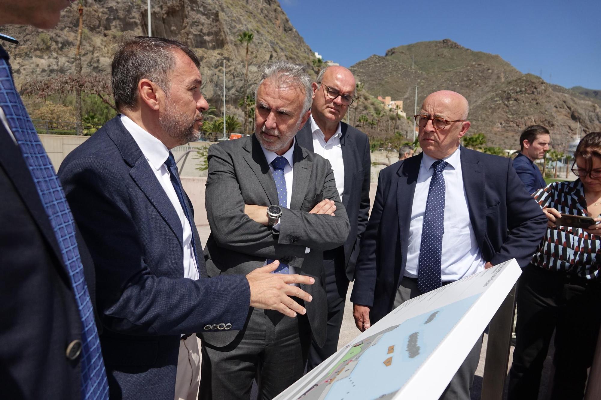 Visita del ministro Ángel Víctor Torres al Puerto de Santa Cruz