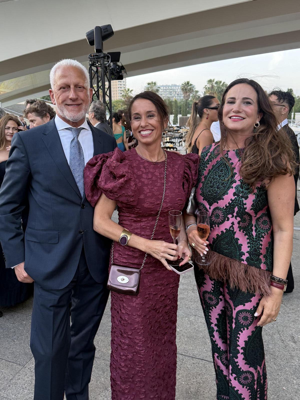 Santiago Borrás, Martina de Estevan y Teresa Almerich.