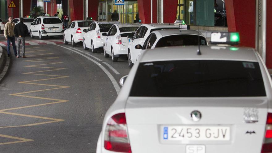 La Generalitat sancionará el intrusismo en el sector del taxi con hasta 6.000 euros