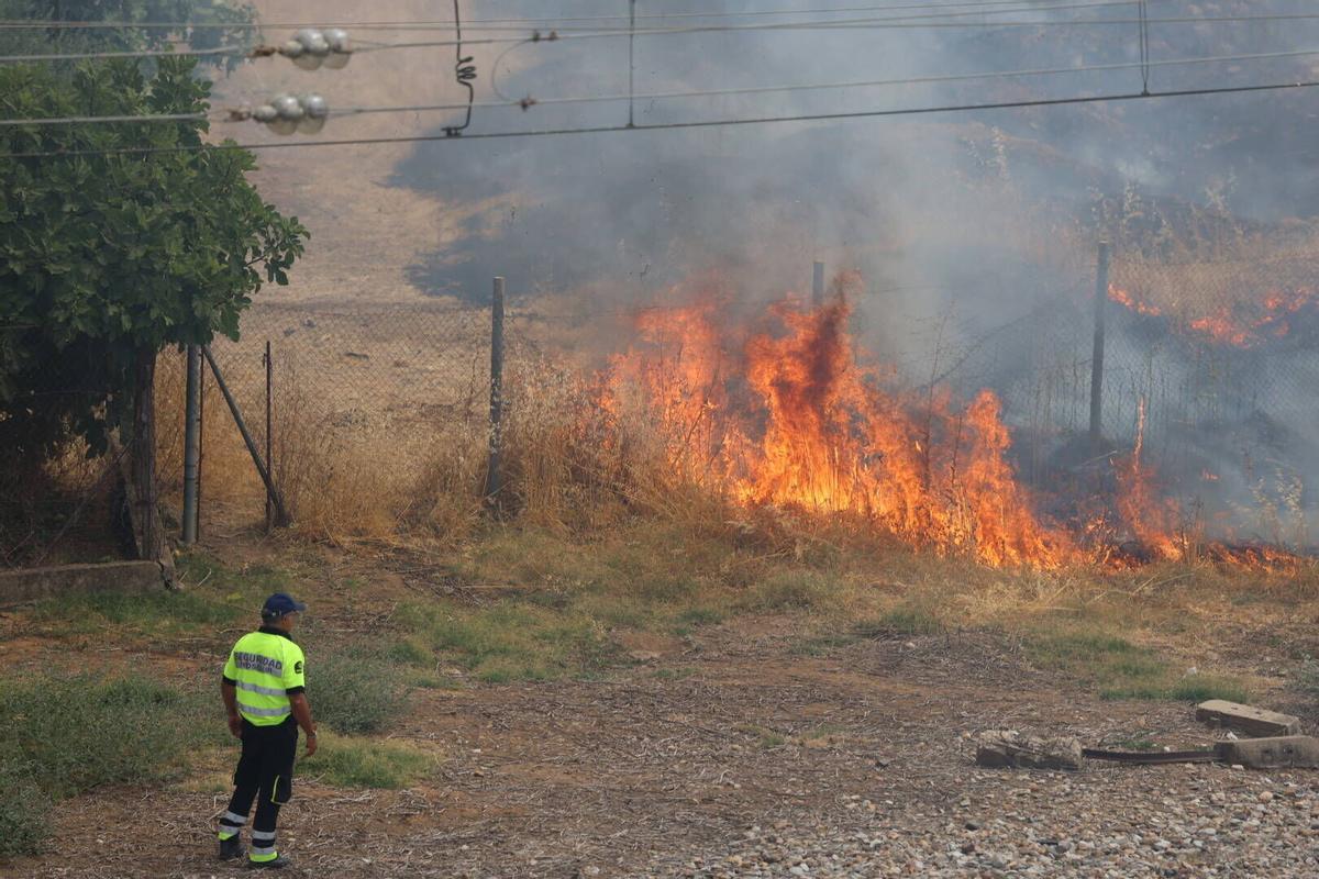 Gran incendio en la carretera del Aeropuerto